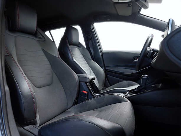 toyota-corolla-elektrisitetbensin-2020-big-5