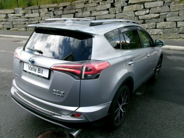 toyota-rav4-elektrisitetbensin-2017-big-3