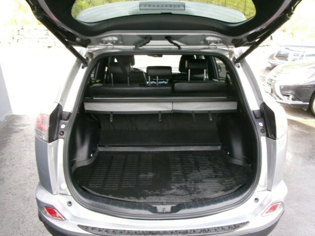 toyota-rav4-elektrisitetbensin-2017-big-5