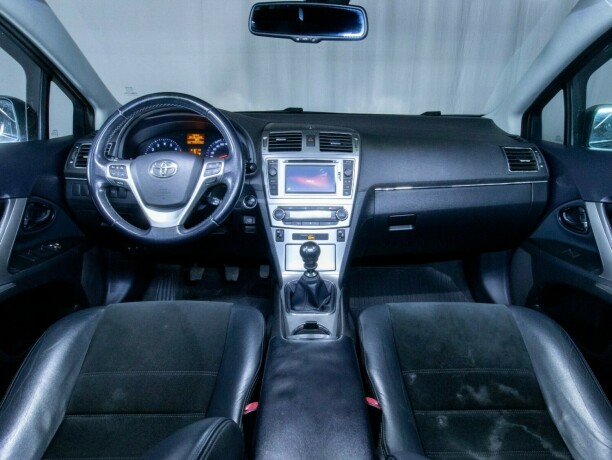 toyota-avensis-bensin-2014-big-35