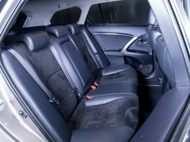toyota-avensis-bensin-2014-big-44