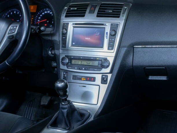 toyota-avensis-bensin-2014-big-16