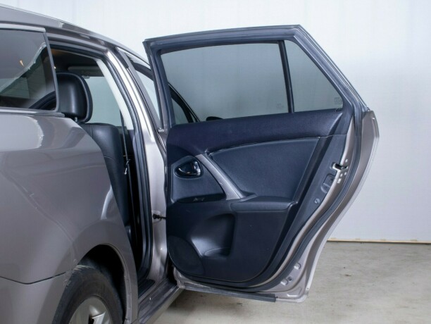 toyota-avensis-bensin-2014-big-14