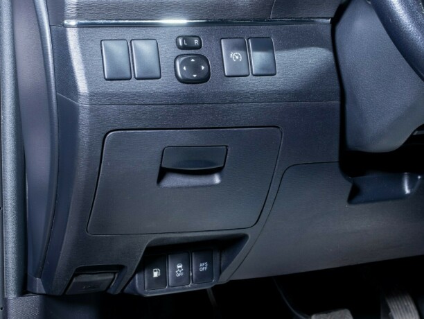 toyota-avensis-bensin-2014-big-21