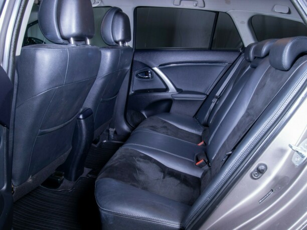 toyota-avensis-bensin-2014-big-39