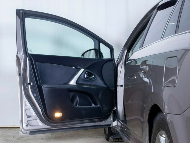 toyota-avensis-bensin-2014-big-19