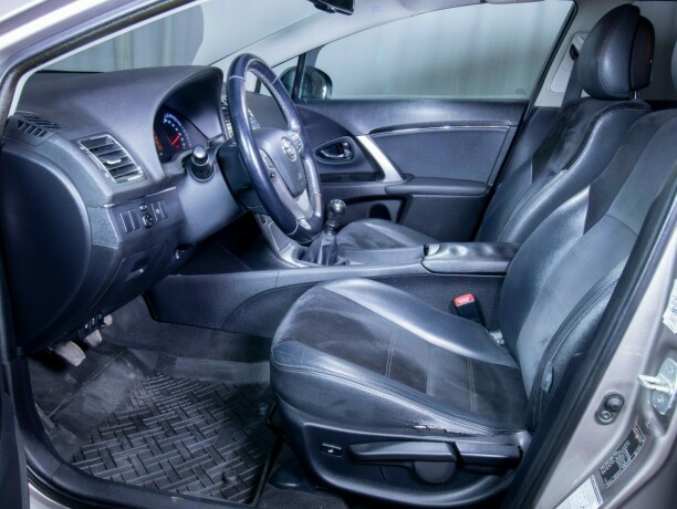 toyota-avensis-bensin-2014-big-37