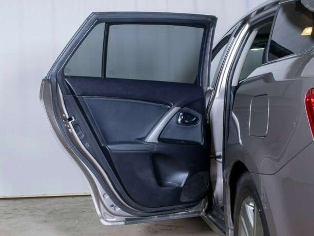 toyota-avensis-bensin-2014-big-18