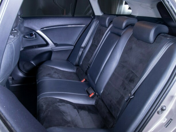 toyota-avensis-bensin-2014-big-40