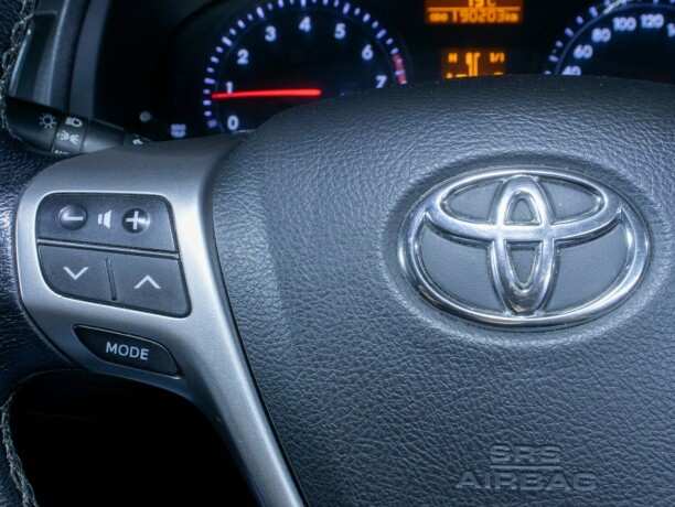 toyota-avensis-bensin-2014-big-27
