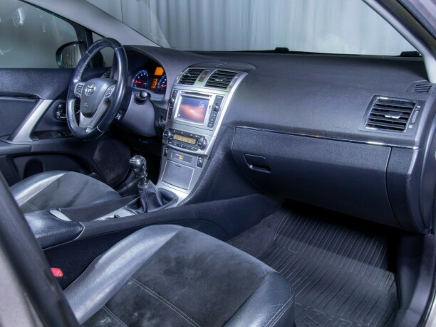 toyota-avensis-bensin-2014-big-41