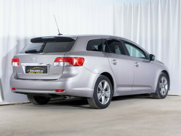 toyota-avensis-bensin-2014-big-6