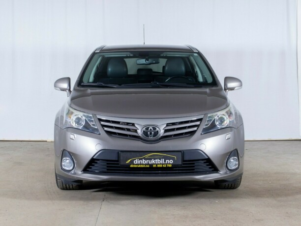 toyota-avensis-bensin-2014-big-1
