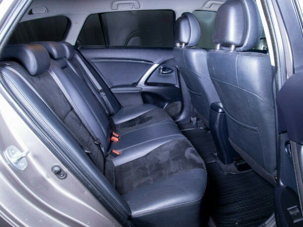toyota-avensis-bensin-2014-big-45
