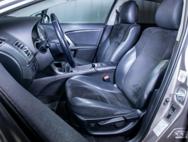 toyota-avensis-bensin-2014-big-38