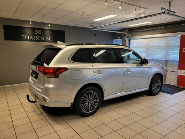 mitsubishi-outlander-elektrisitetbensin-2020-big-4