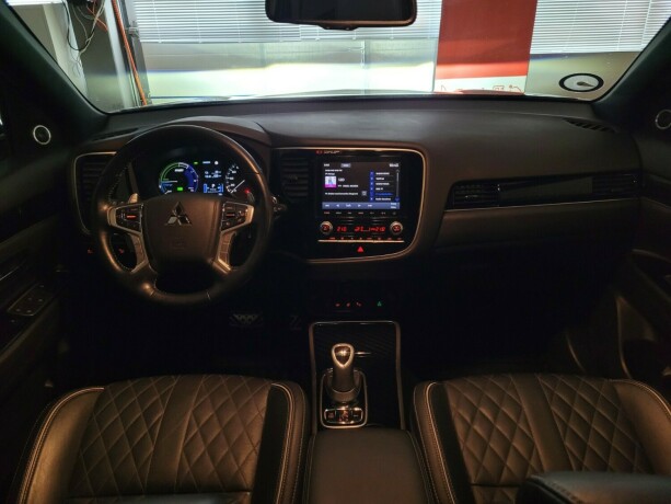 mitsubishi-outlander-elektrisitetbensin-2020-big-36