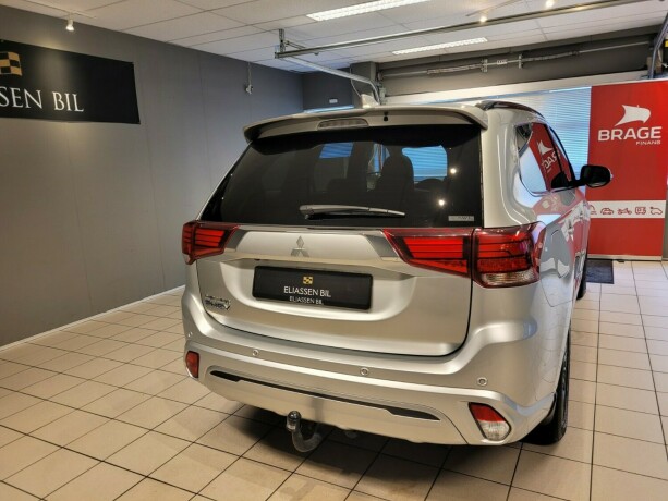 mitsubishi-outlander-elektrisitetbensin-2020-big-6