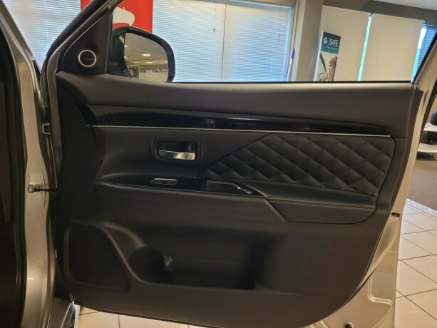 mitsubishi-outlander-elektrisitetbensin-2020-big-16