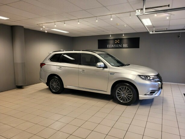 mitsubishi-outlander-elektrisitetbensin-2020-big-2