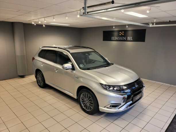 mitsubishi-outlander-elektrisitetbensin-2020-big-1