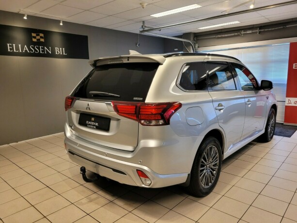 mitsubishi-outlander-elektrisitetbensin-2020-big-5