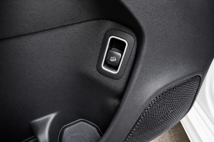 mercedes-benz-cla180-bensin-2020-big-18