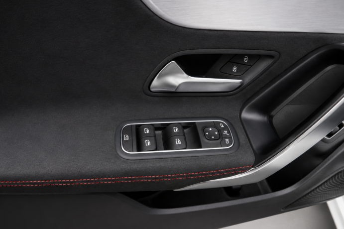 mercedes-benz-cla180-bensin-2020-big-19