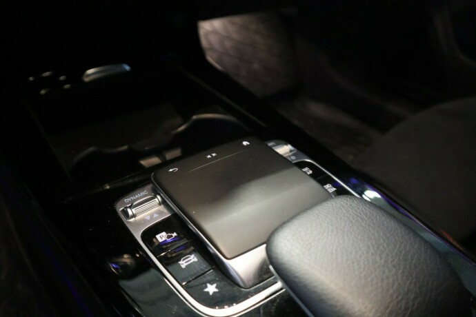 mercedes-benz-cla180-bensin-2020-big-20