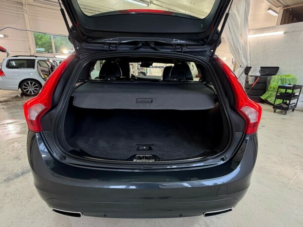 volvo-v60-diesel-2013-big-10