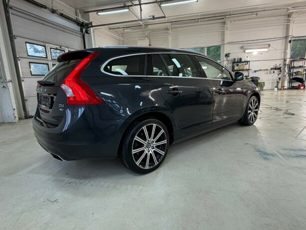 volvo-v60-diesel-2013-big-5