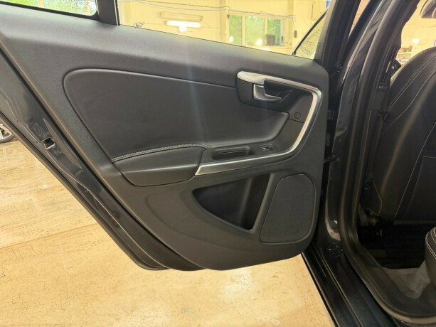 volvo-v60-diesel-2013-big-13