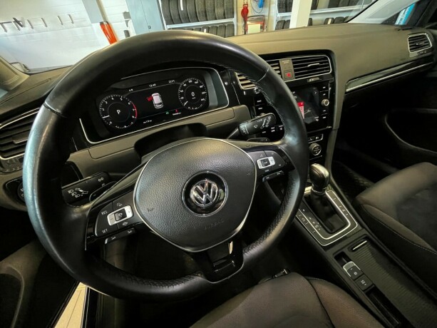 volkswagen-golf-bensin-2019-big-23