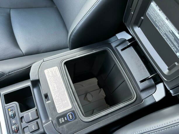 toyota-land-cruiser-diesel-2024-big-17