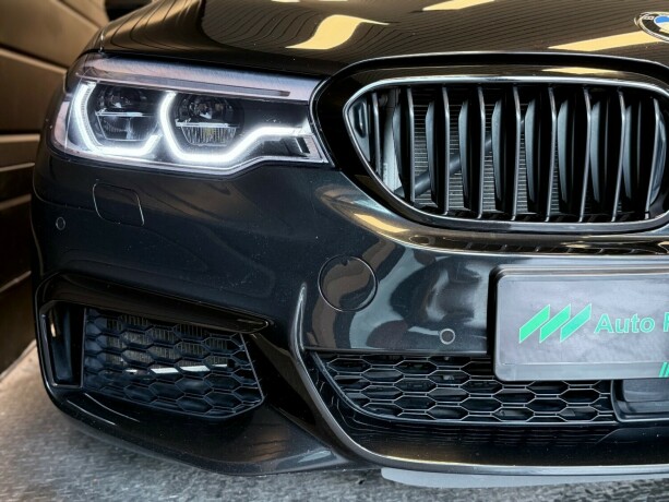 bmw-m550i-bensin-2017-big-31