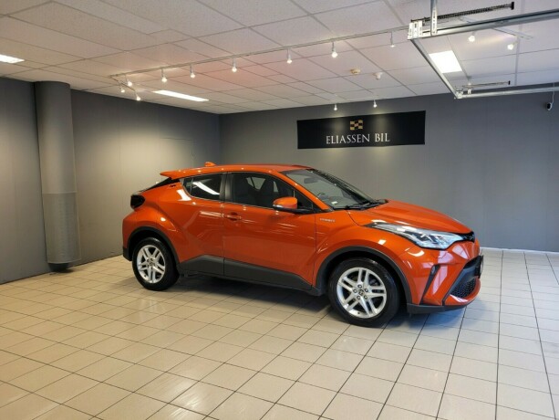 toyota-c-hr-elektrisitetbensin-2021-big-2
