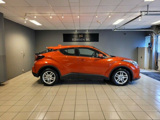 toyota-c-hr-elektrisitetbensin-2021-big-3