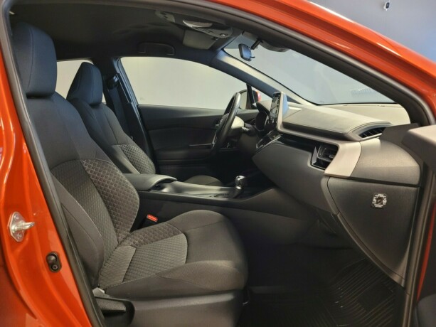 toyota-c-hr-elektrisitetbensin-2021-big-12