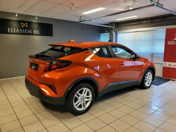 toyota-c-hr-elektrisitetbensin-2021-big-4