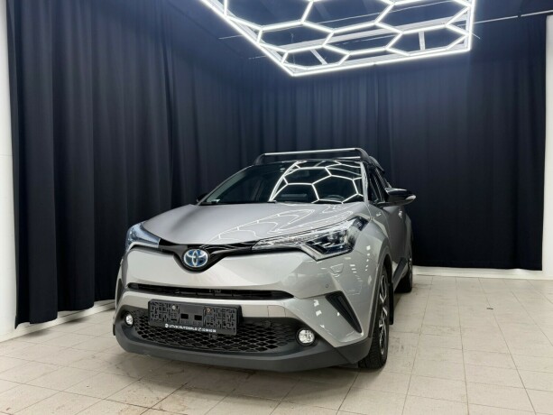 toyota-c-hr-elektrisitetbensin-2017-big-1