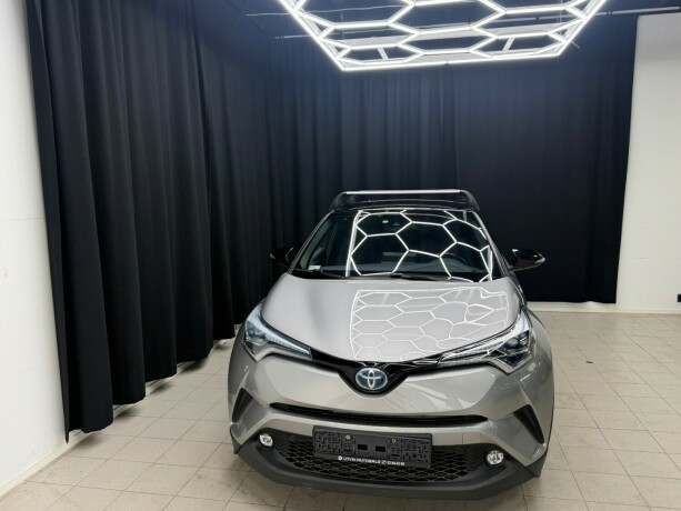 toyota-c-hr-elektrisitetbensin-2017-big-3