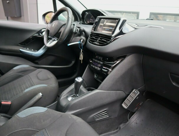 peugeot-208-diesel-2012-big-9