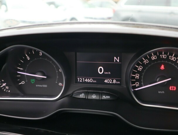 peugeot-208-diesel-2012-big-19