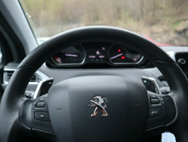 peugeot-208-diesel-2012-big-10