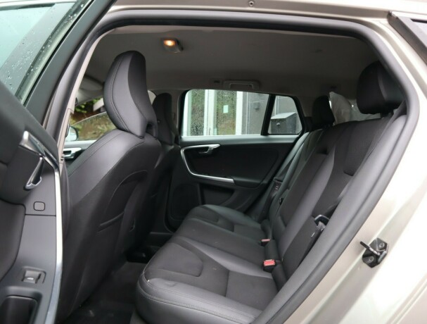 volvo-v60-diesel-2012-big-10