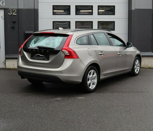 volvo-v60-diesel-2012-big-1