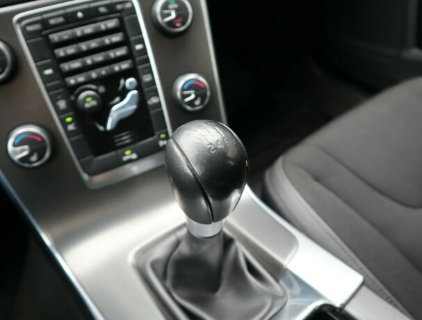 volvo-v60-diesel-2012-big-12