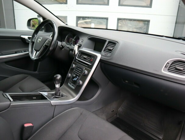 volvo-v60-diesel-2012-big-9