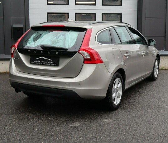 volvo-v60-diesel-2012-big-3