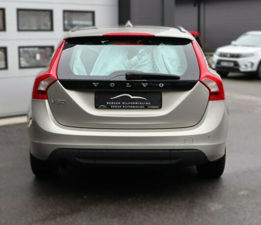volvo-v60-diesel-2012-big-5